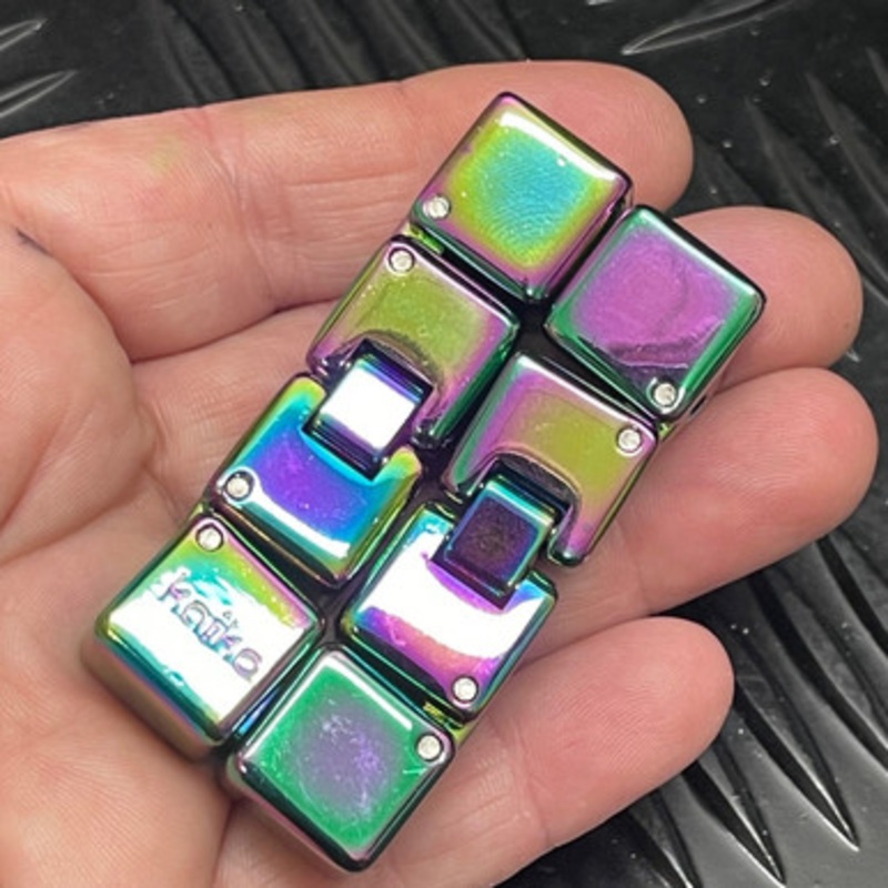 Kaiko Fidgets – Mini Infinity Cube 151 Grams – Oil Slick