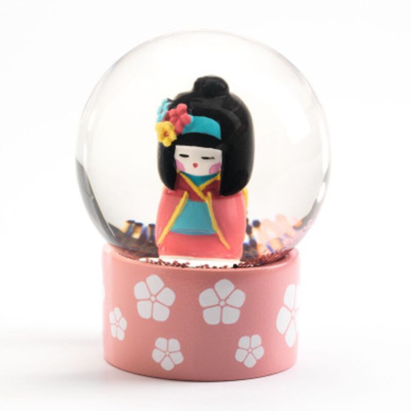 Djeco – So Cute Mini Snow Globe – Kokeshi Japanese Doll